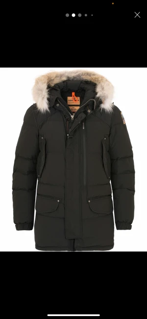 Parajumper storlek xs  - Hej säljer en knappt använd parajumper från care of carl. Inköpt 2020. Passar S /M