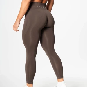 Relode "Prime Seamless Tights" - Brun - Intressekoll på dessa grymma träningstights från Relode UTAN scrunch. Enbart testade så de är i nyskick 🤎