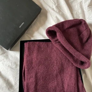 Halsduk - Sjukt fint och Höstigt sätt med halsduk och mössa (man kan köpa bara 1) ifrån don Donna säljs inte längre och alldrig andvänd❤️ 