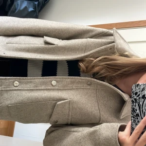 Höst kappa - Höstkappa ifrån zara i storlek s❣️❣️ mycket bra skick bara använd ett fåtals gånger