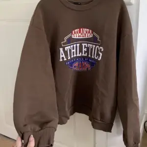 Brun sweatshirt från gina🥰