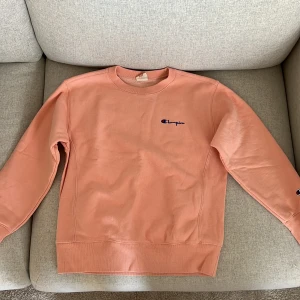 Champion sweatshirt - Så snygg Peach-färgad sweatshirt från Champion älskar!!!