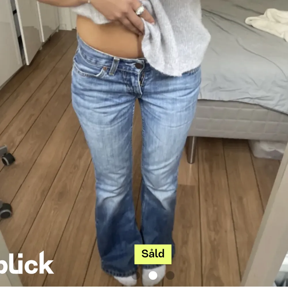 Hej! Säljer dem här levis jeansen som jag köpte på plick men som jag inte passa! Bilderna är tagna från hons inlägg😍pris kan diskuteras. Jeans & Byxor.