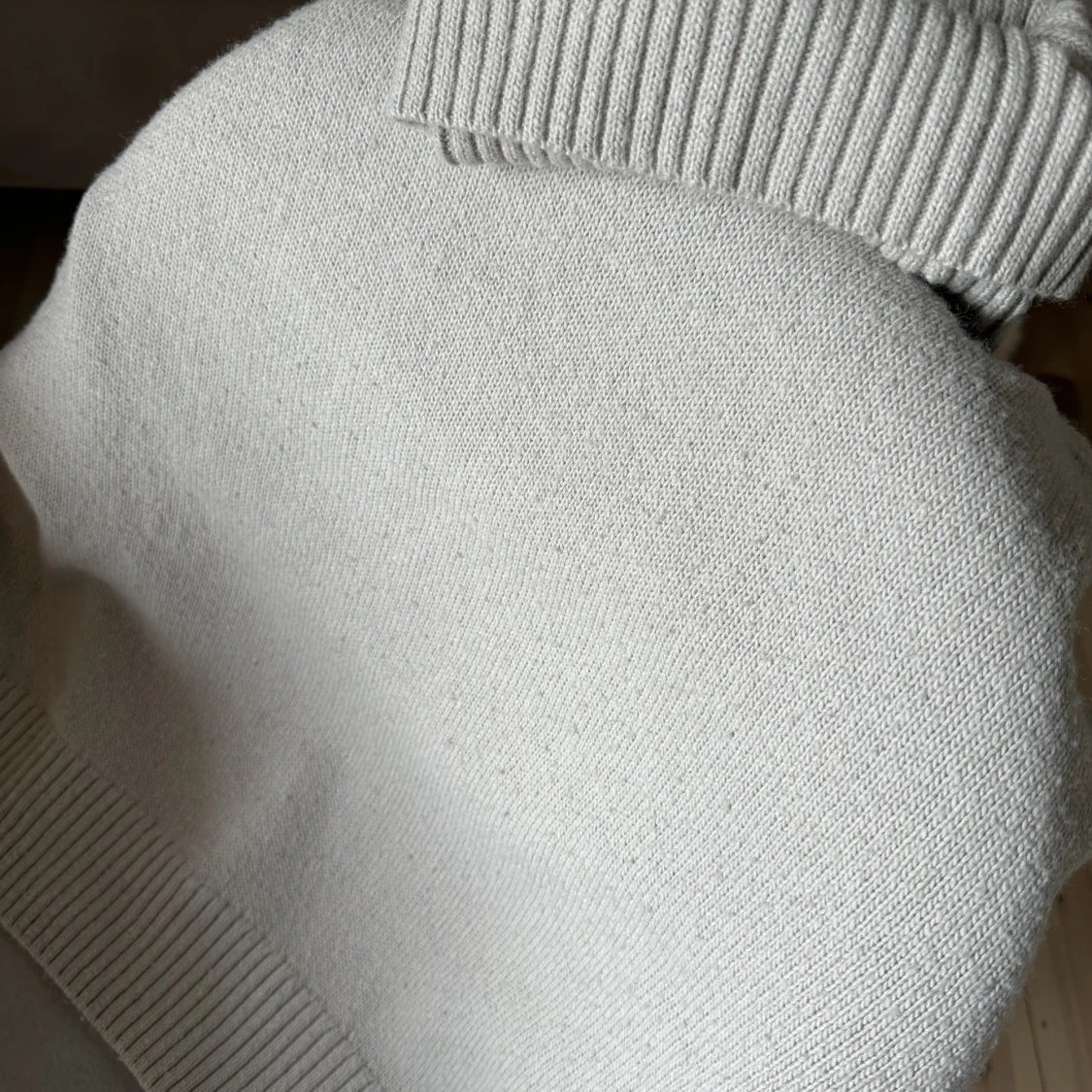 Stickad tröja med krage  - 90