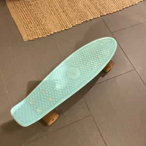 Skateboard  - Säljer min skateboard//penny board 