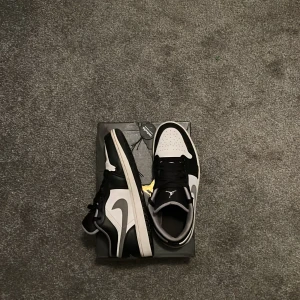 Jordans one lows - Säljer mina feta Jordans pga att de inte kommer till någon användning längre, såklart är dem äkta, box och mera ingår. Köpta för 2 800kr