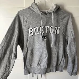 Hoodie - Knappt använd så väldigt fint skick💕