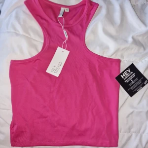 Topp - Oanvänd fin topp med lappar kvar