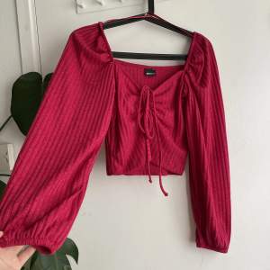 Söt rosa blus/tröja ifrån Ginatricot i storlek S!! Använd två gånger!🩷 köparen står för frakten! Använd gärna ” köp nu ”💕