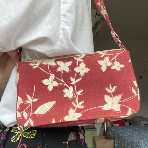 Handgjord väska - Handgjord Väska av återvunnet/upcyclat tyg!