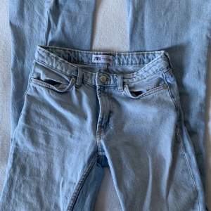 Jättefina jeans som har använts ett par gånger men är i bra skick