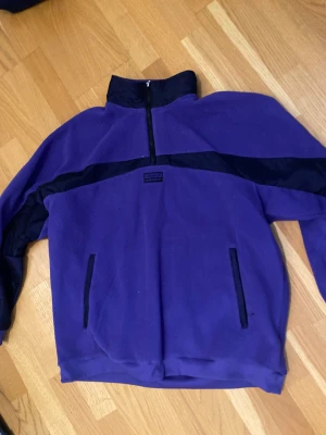 Adidas crewneck - Adidas crewneck Size M Barely Used No signs of previous wear Bought for 800kr