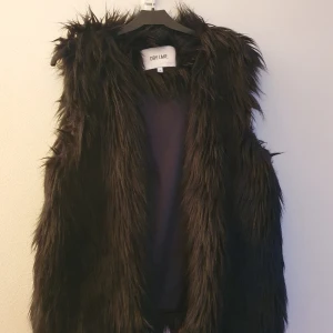 Dry lake storlek S/M - Väst från Dry Lake i storlek S/M, knappt använd. I väldigt gott skick