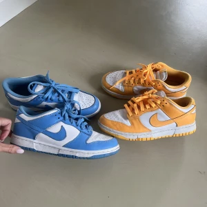 NIKE DUNK LOW  - Säljer båda för 2000kr vardera. Kan tänka mig bättre pris vid köp av båda.  Använda Max 4 gånger, säljares pga fel storlek. 