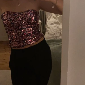 Topp - Den perfekta festtoppen✨✨Glider inte ner!!!🥹🙏🏼 FINNS KVAR SÅ LÄNGE DET INTE STÅR SÅLD 