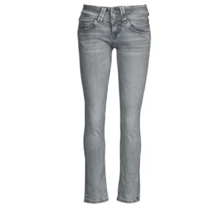 Pepe jeans Venus straight fit Low waist  - Säljer dessa jeans som är low waist. Köpte dem helt nya för 999kr och säljer dem för 600kr🥰🙏🏻 skriv gärna vid frågor eller mer bilder!!! Svarar så fort jag kan.