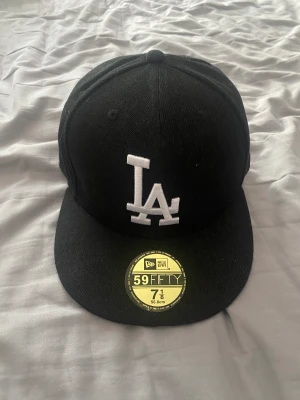 Helt ny new era keps  - New era keps, helt ny, storlek 56,8, den vanliga storleken, passar ungefär alla.