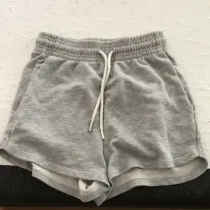  Gråa shorts
