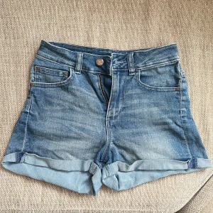 Jeans shorts  - Shorts från bikbok. 