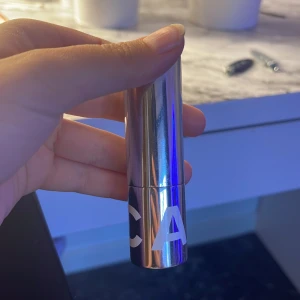 BB-STICK - Caias bb-stick har aldrig kommit till användning för är för ljus för mig. Färgen är i 20W