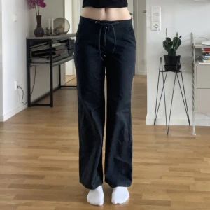 Esprit byxor  - Supercoola byxor från esprit. Säljer då de personligen är för korta för min smak (jag är 172 cm lång)