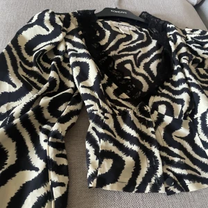 Spets blus - Snygg blus köpt från Asos.