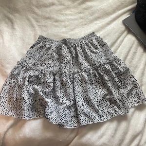 Kjol - Jätte fin kjol från shein som är använd några gånger. 💗