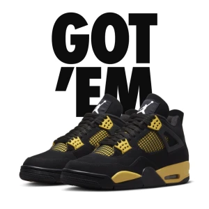 Jordan 4 Thunders - Säljer ett par helt nya Thunders storlek 43. Helt oanvända och inte ens testad. Kvitto finns vid frågor så är det bara att höra av sig