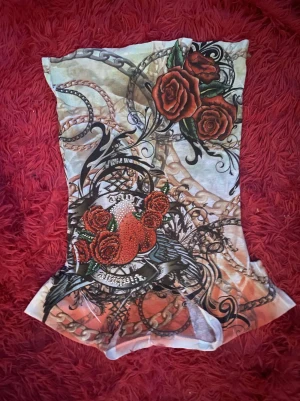 T-shirt vit  - Snygg t shirt med coolt tryck på 