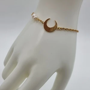 Handgjort armband  - Super cute handgjort armband 🎀●Material-rostfritt stål,pärlor. Nickel fri. Längd: 16cm och 2cm lång förlängninskedja för justering.