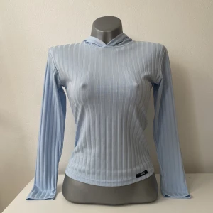 Topp - Vintage tröja med hoodie, perfekt skick, passar s bäst men har stretch 