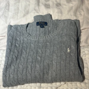 Ralph Lauren tröja  - Säljer min Ralph Lauren tröja. Bra skick, ordinarie pris 1500kr.