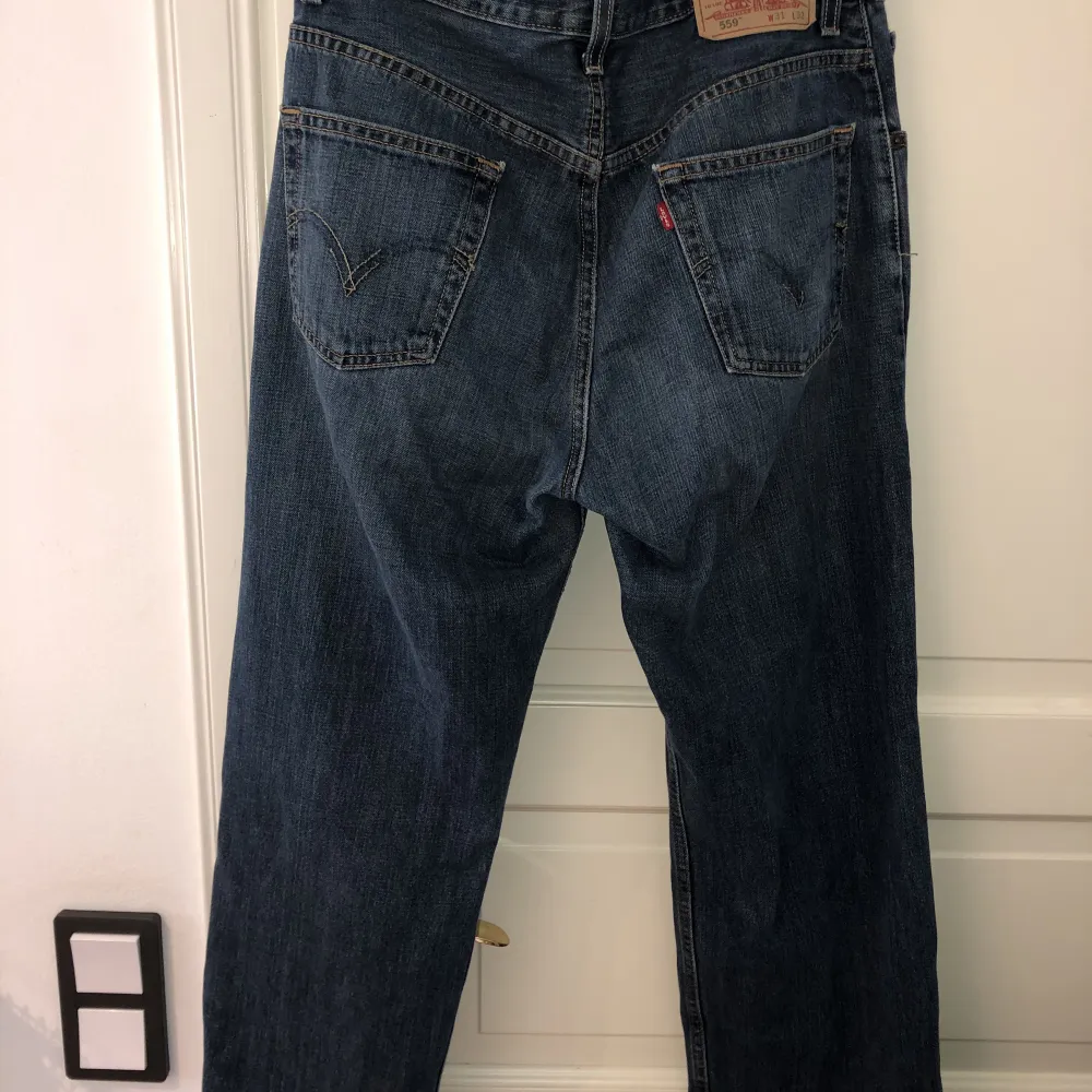 Blåa 559 straight levi’s jeans i mycket bra skick. . Jeans & Byxor.