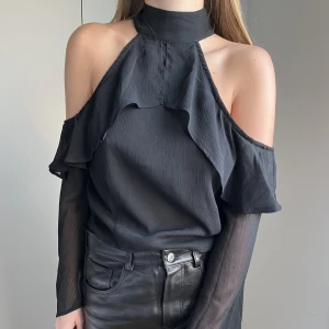 Top with Ruffles  - Top with open shoulders Mesh arms🖤 Never worn ✨