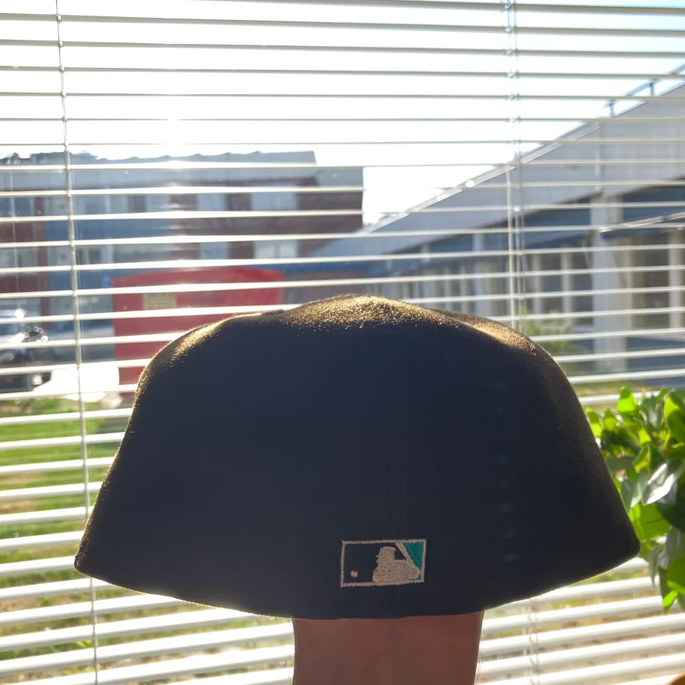 En helt ny MLB fitted keps som aldrig använts, köpt ifrån hatstore för 399. Övrigt.