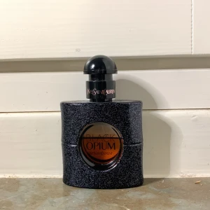 Ysl black opium - Lite mer än hälften kvar, Skriv gärna ifall ni har frågor💕
