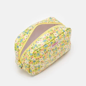 Neccesär - Säljer den här neccesären från Cath Kidston! Bra skick.