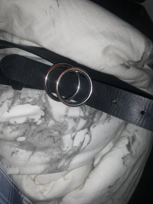 Skärp - Köptes på hm, använder den inte längre pågrund av att ja har andra skärp 