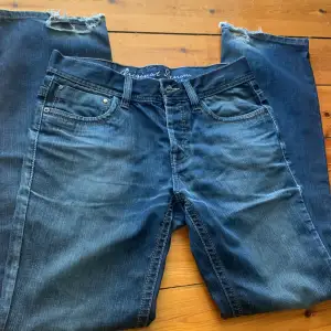 Vintage edc jeans, Eagle fit, Uk 29/34. Har slit märken vid fötterna. 