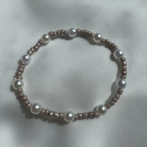 Armband  - Pärlarmband för 10kr+13kr frakt 