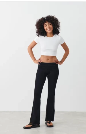 Low waist pants - Säljer dessa byxor då jag köpt en storlek för stor, lappen är tyvärr bortklippt i allt hast men de är endast testade hemma 
