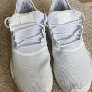 Nmd  - Nästan helt nya nmds adidas har inte använt dem så mycket. Prata med mig om priset. 