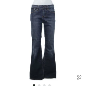 ESPRIT Jeans  - Skitnygga jeans i jättebra skick, dom är raka i modellen och är i storlek W29, har tyvärr inga bilder med dom på eftersom dom är försmå 