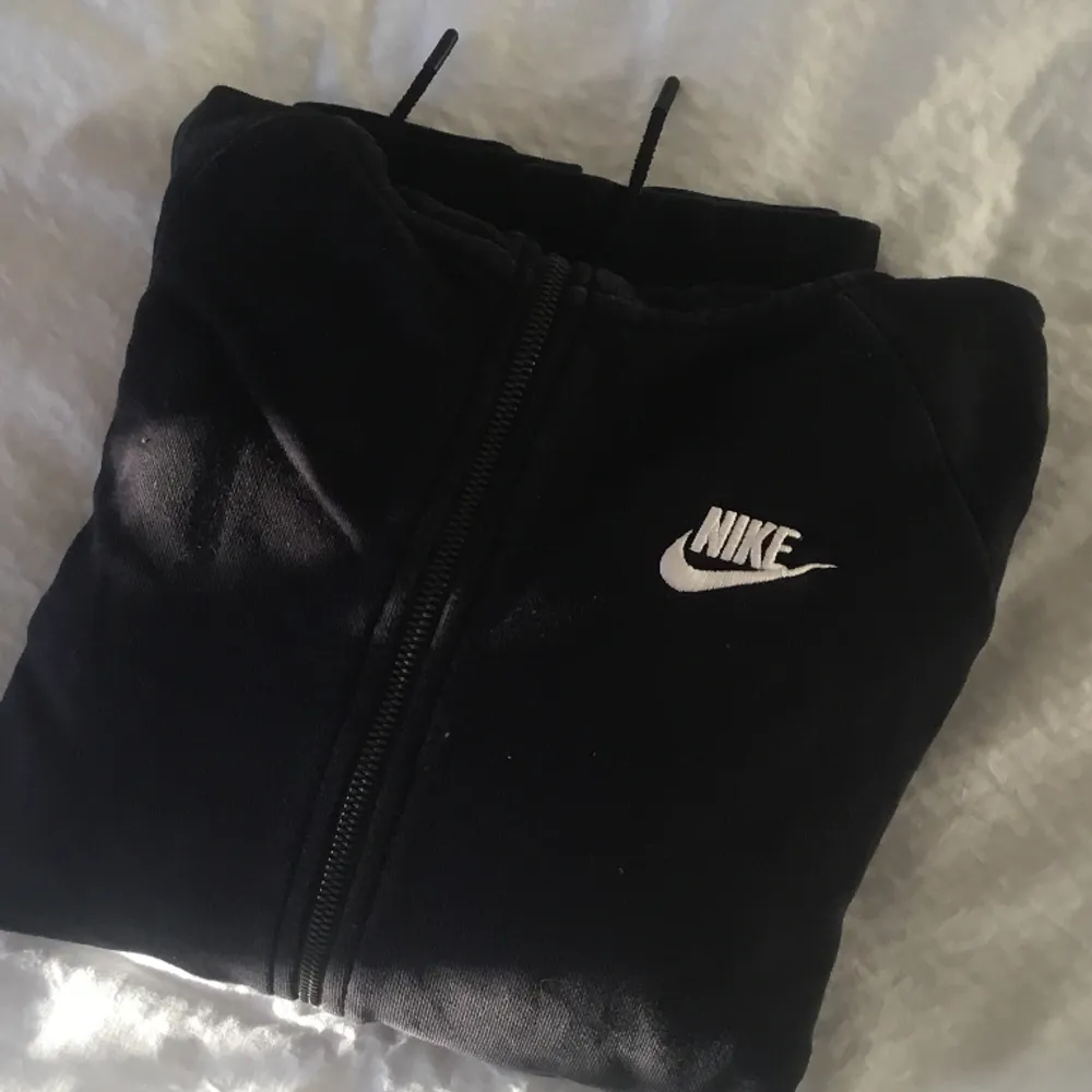 Hoodie ifrån Nike, bra skick!💕. Hoodies.