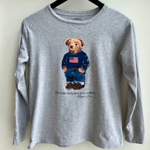 Ralph Lauren tröja - Säljer nu denna ralph lauren tröjan i bra skick | Vid frågor eller funderingar är det bara att skriva!