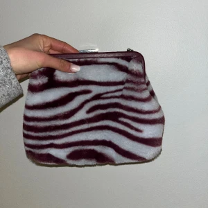 Clutch Från Zara  - Säljer denna dina clutch från zara!
