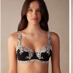 Intimissmi Bh - Säljer två intimissimi Bhar! Fint skick och 250 st eller 500 för båda! Hör av dig vid frågor❤️