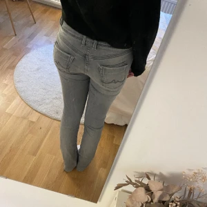 Lågmidjade jeans - Lågmidjade pepe jeans. Köpte för 750kr och knappt använda🩷🩷