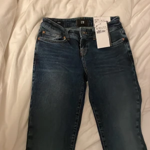 LTB jeans - Säljer dessa lågmidjade LTB jeans i model roxy. 