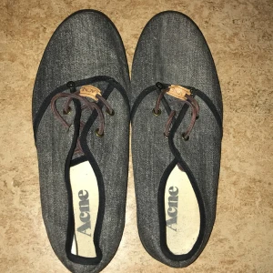 Acne skor stl 42 - Skor från Acne storlek 42. Näst intill oanvända.